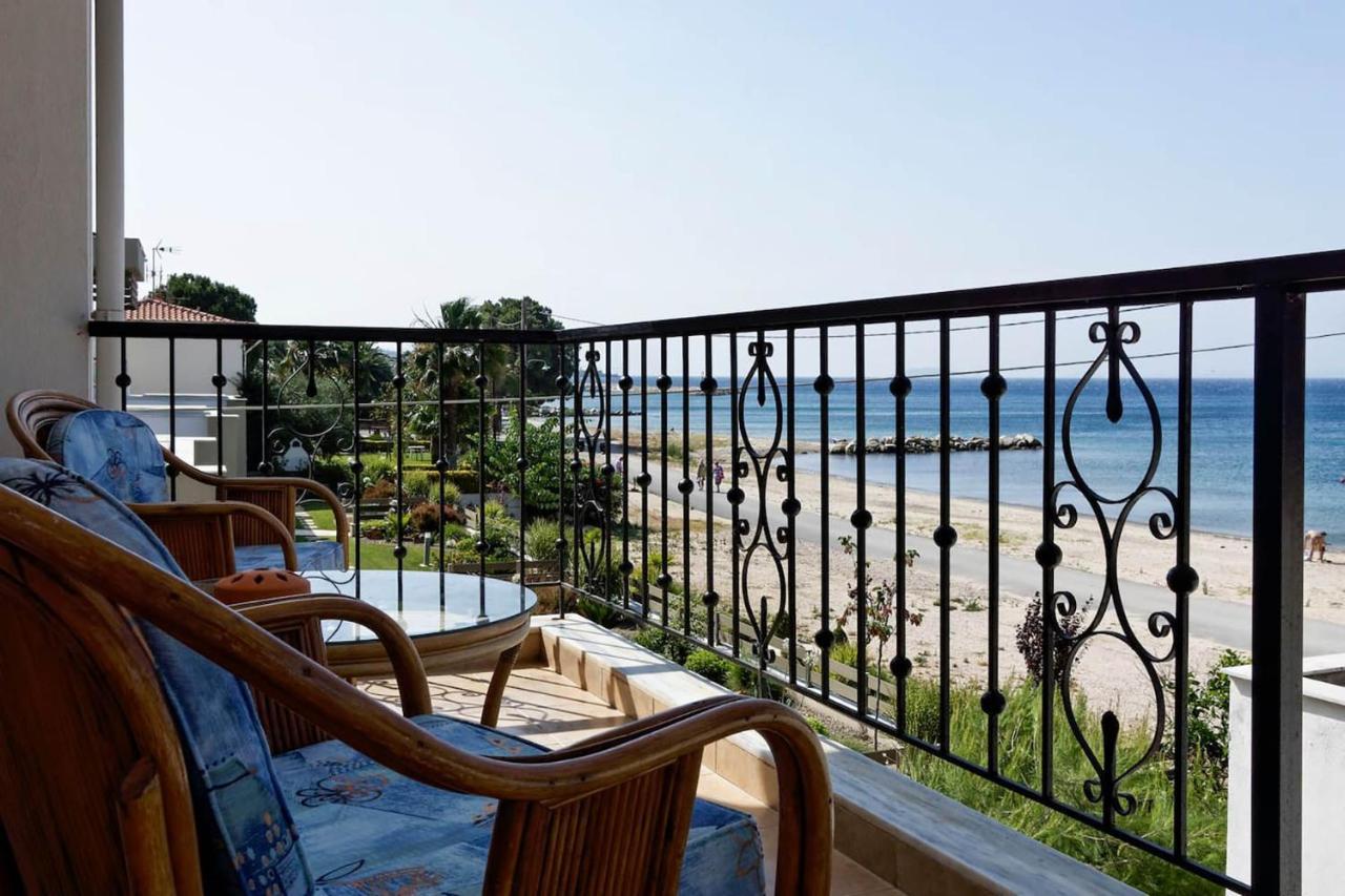 Lemon Beach Front Apartment, Nikiti Eksteriør billede