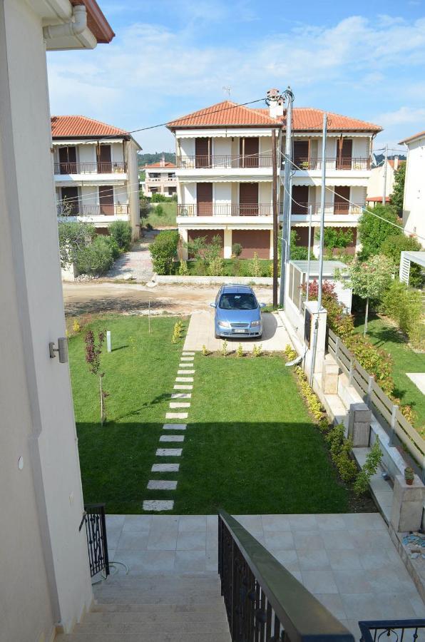 Lemon Beach Front Apartment, Nikiti Eksteriør billede